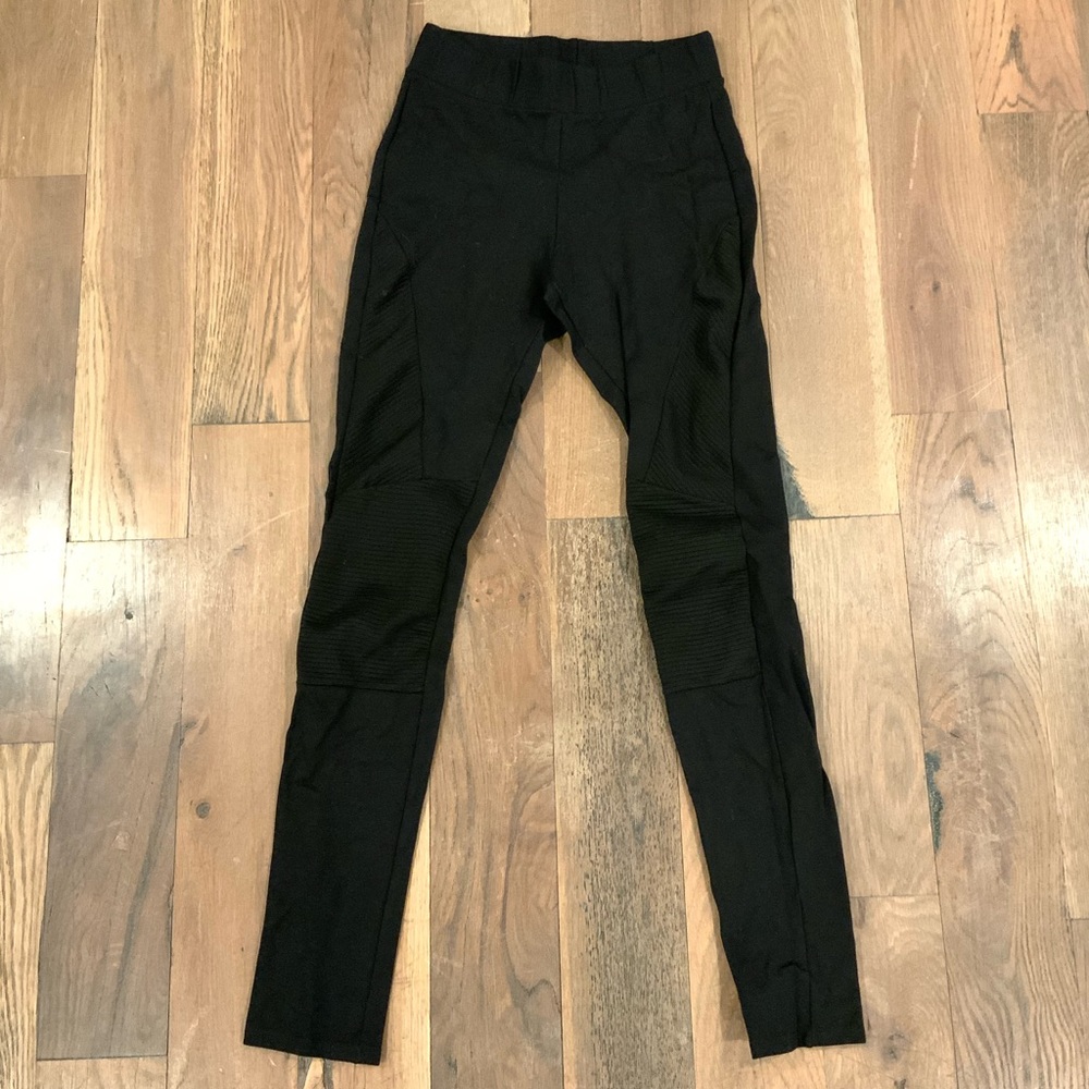 Magnolia Women’s Black Leggings Size Small